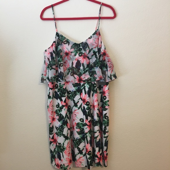 Vince Camuto Dresses & Skirts - Vince Camuto floral dress NWT